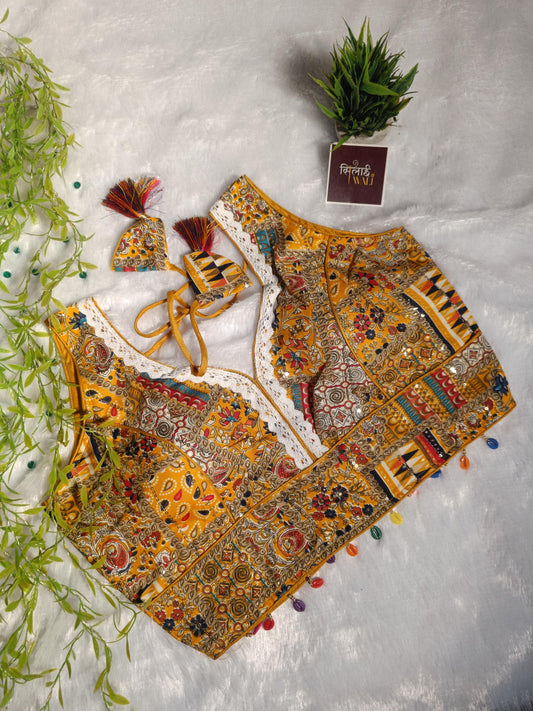 पीली लोक कला ब्लाउज