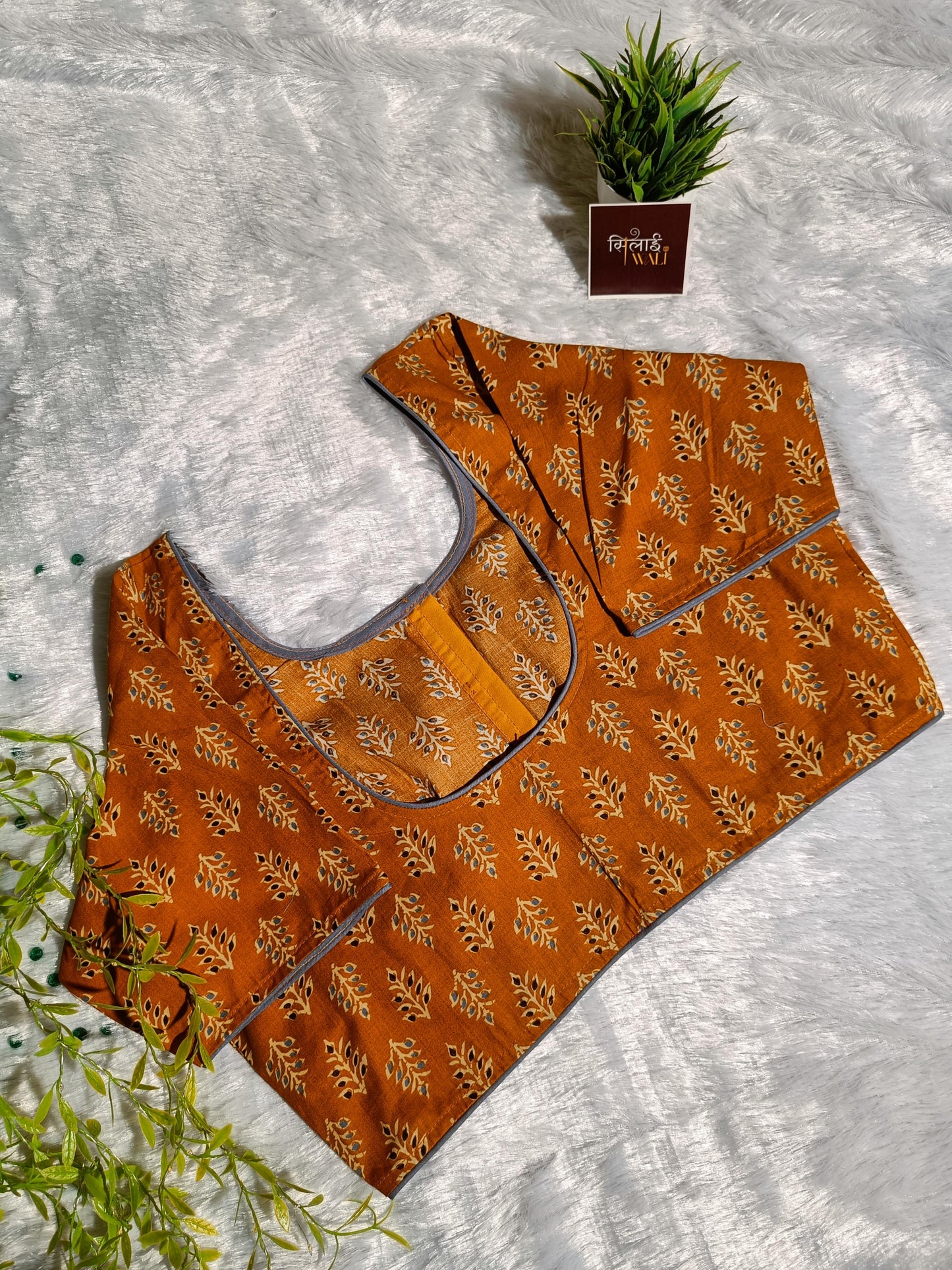 सरसों के पीले रंग की मिट्टी