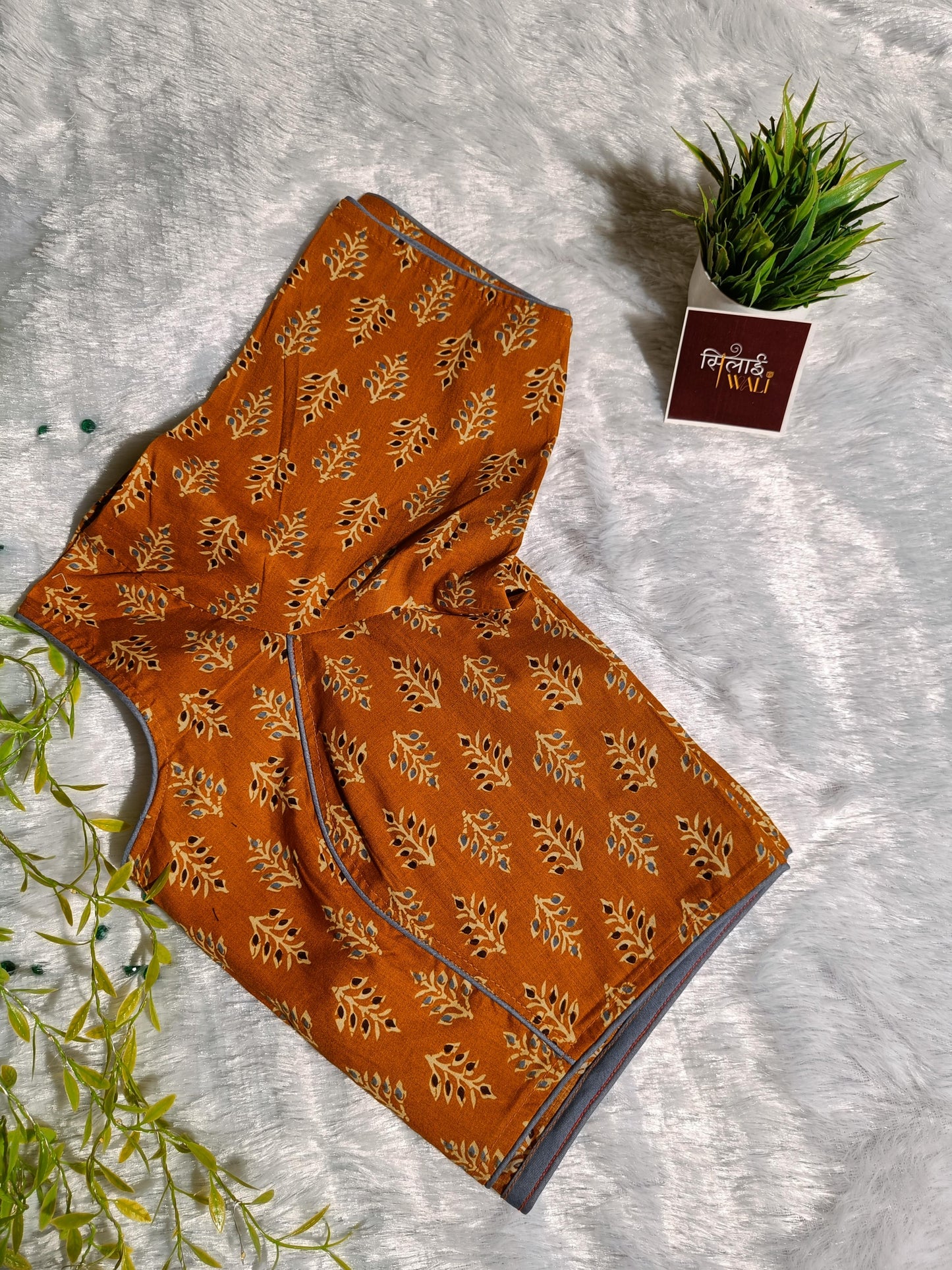 सरसों के पीले रंग की मिट्टी